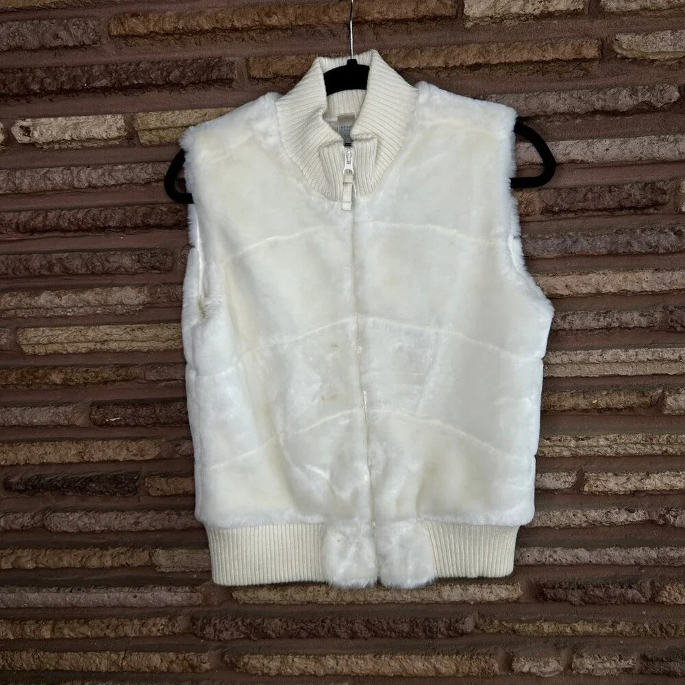 Old Navy Faux Fur Girls Vest White Furry Fuzzy Cozy Size XXL Fits a Small Woman